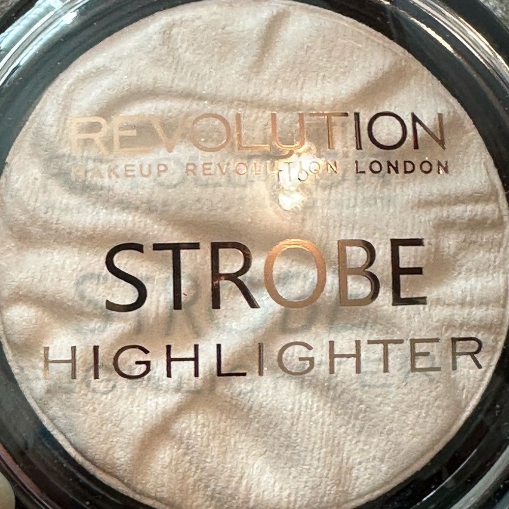 Revolution Strobe Highlighter Face Powder